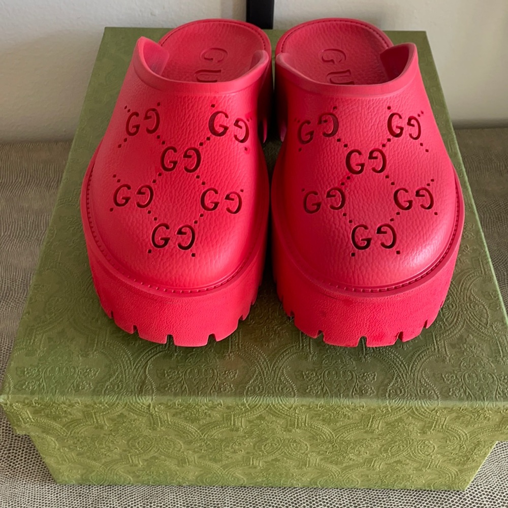 ***MUST HAVE- RED GUCCI CROCS***